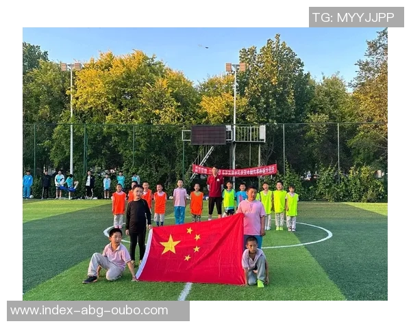 远华足球队奋勇争先展现团队精神与拼搏风采的精彩瞬间 远华足球队奋勇争先展现团队精神与拼搏风采的精彩瞬间