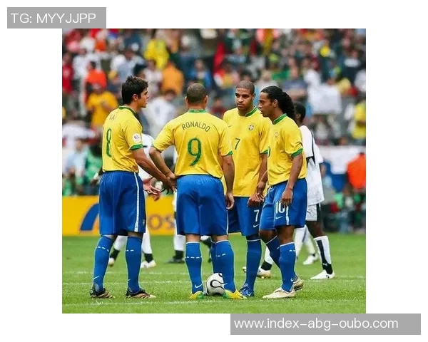 足球历史最佳阵容解析与传奇球员的辉煌岁月回顾 足球历史最佳阵容解析与传奇球员的辉煌岁月回顾